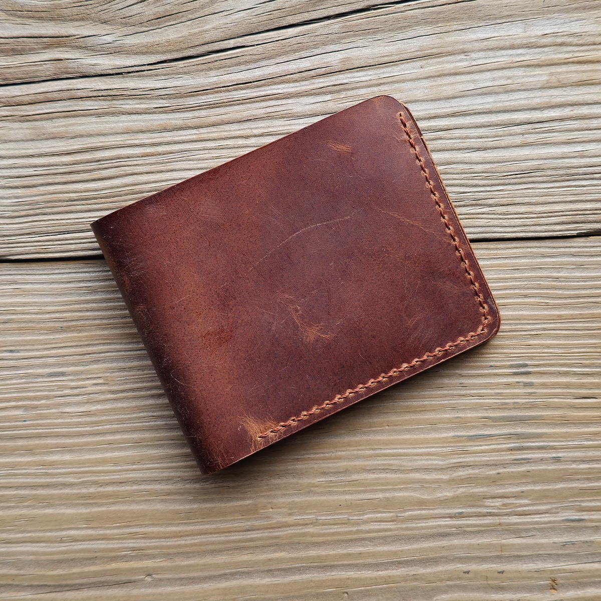 Nomad Bifold Lite – Slim, Smart & Timeless