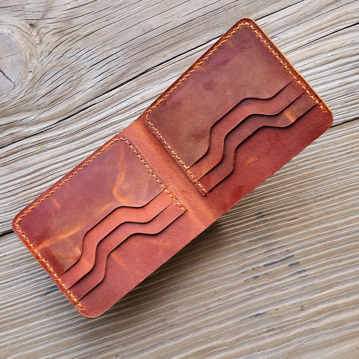 Nomad Bifold Lite – Slim, Smart & Timeless