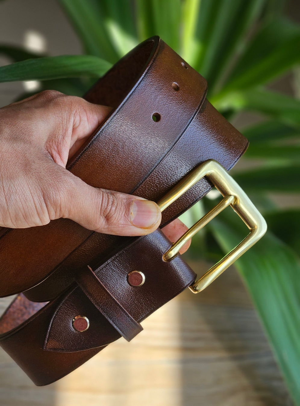 Solid Brass Buckle with fullgrain veg tanned highly finished leather belt in pakistan with 10 years warrent of hardware and belt breakability.