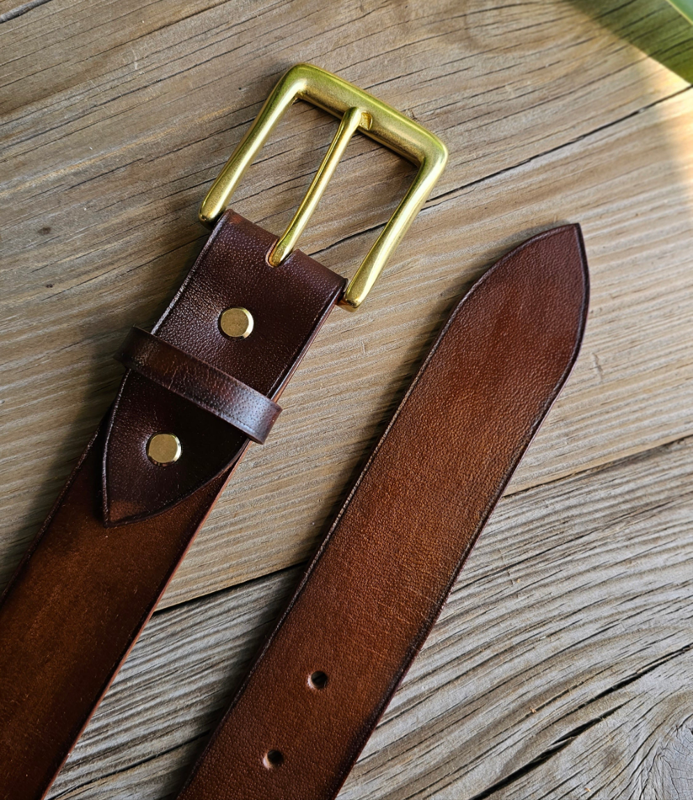 Solid Brass Buckle with fullgrain veg tanned highly finished leather belt in pakistan with 10 years warrent of hardware and belt breakability.