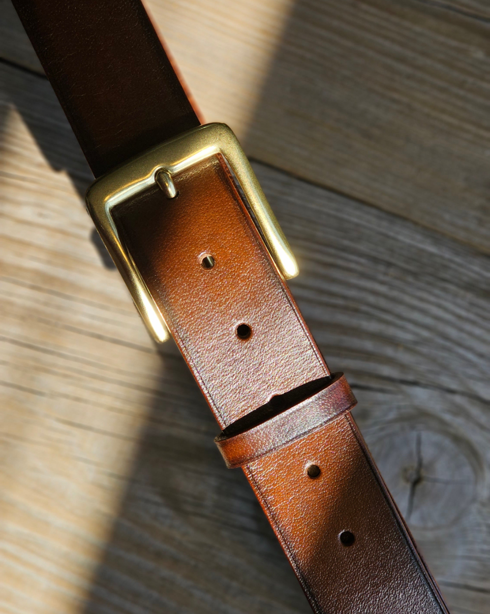 Solid Brass Buckle with fullgrain veg tanned highly finished leather belt in pakistan with 10 years warrent of hardware and belt breakability.